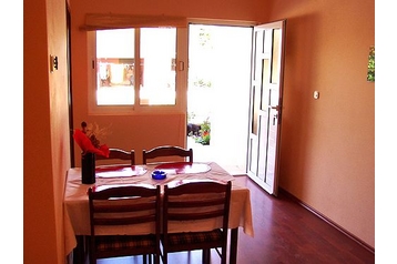 Kroatija Privát Okrug Donji, Eksterjeras